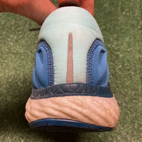 Saucony Hurricane 22 running shoes women’s size 8 wide (OKPM-12-006) - Picture 7 of 13